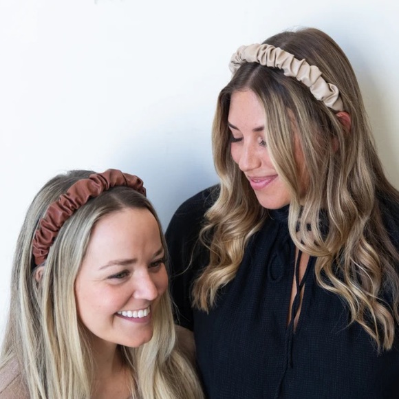 Nicole Miller New York Scrunch Scrunchie Pleated Ruched Faux Leather Headband - Picture 6 of 7